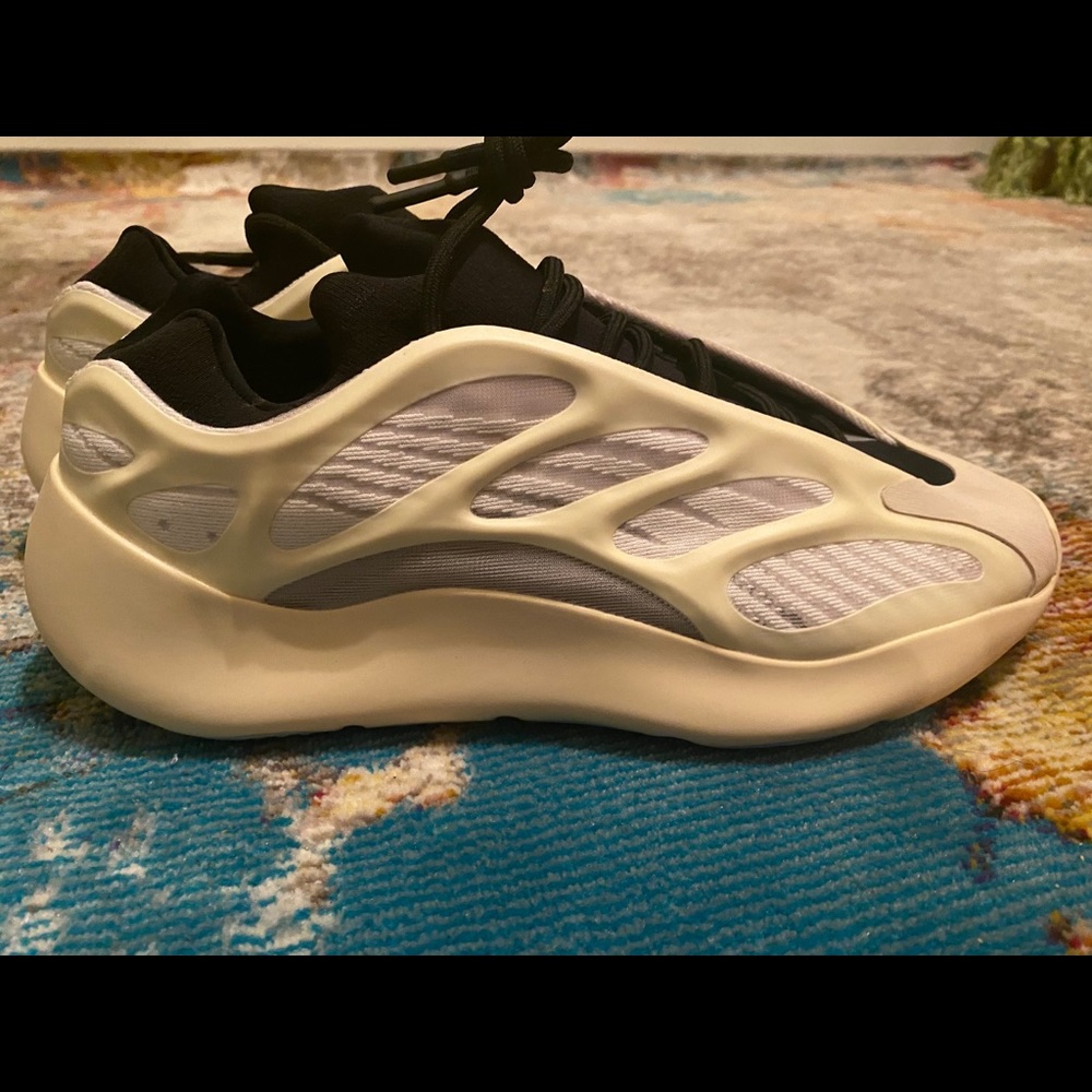 YEEZY 700V3 Azael (No Box)